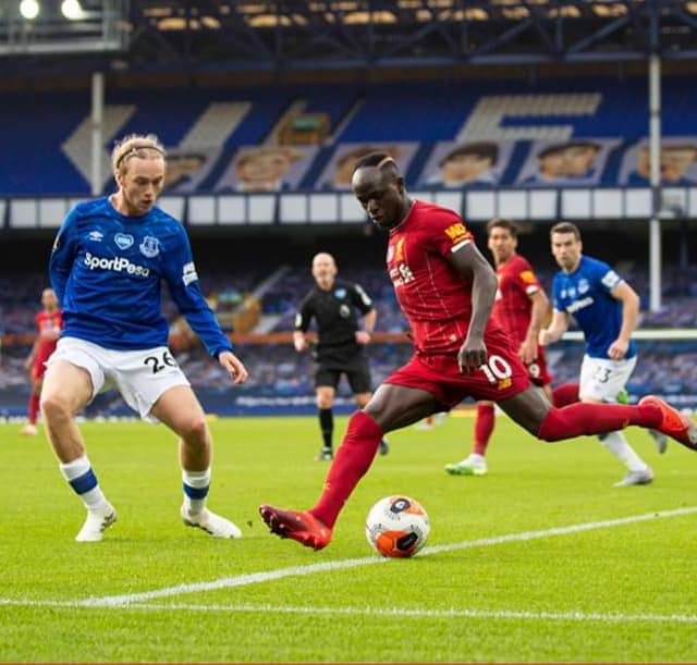 You are currently viewing Everton-Liverpool (0-0) : le match de Sadio Mané en images