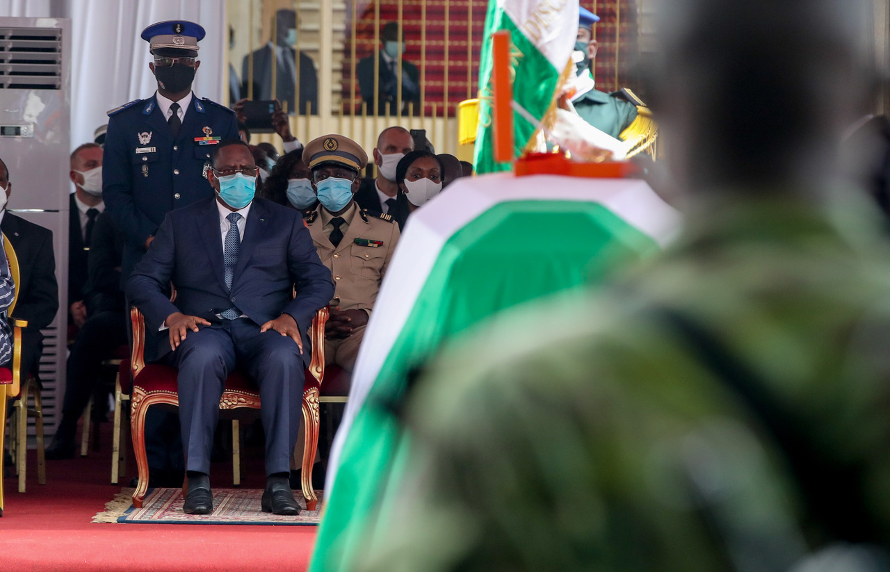 You are currently viewing Photos – Côte d’Ivoire : Macky Sall aux obsèques du PM Amadou Don Coulibaly