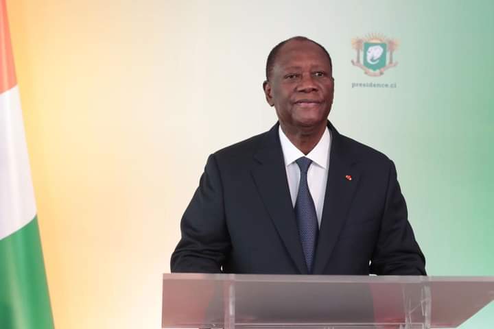 You are currently viewing Alassane Ouattara se dédit en briguant un 3e mandat