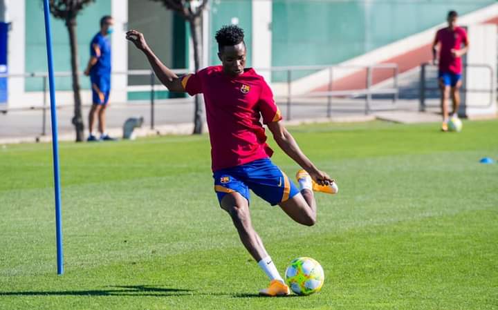 Lire la suite à propos de l’article Photos : c’est la reprise au Barça B avec Moussa Ndiaye