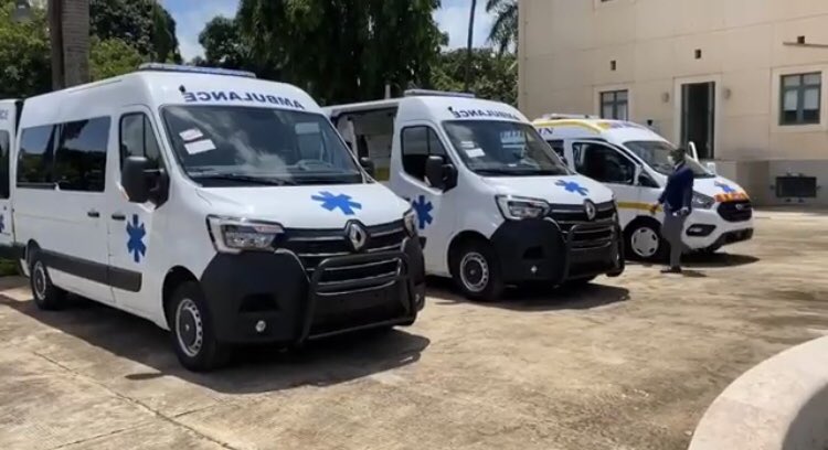 You are currently viewing Photos – Le Sénégal offre 3 ambulances à la Guinée-Bissau