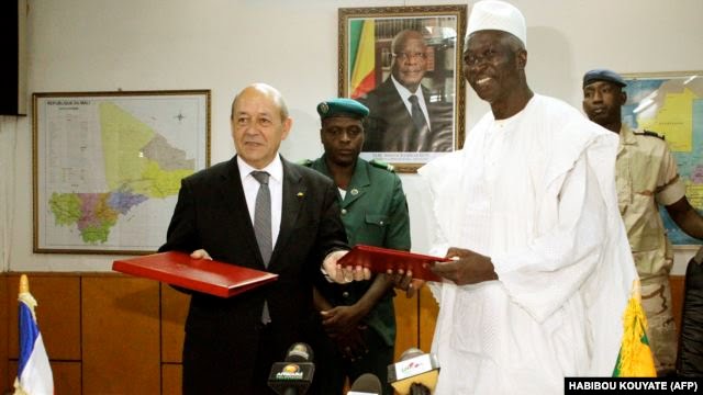You are currently viewing Mali : un colonel à la retraite préside la transition