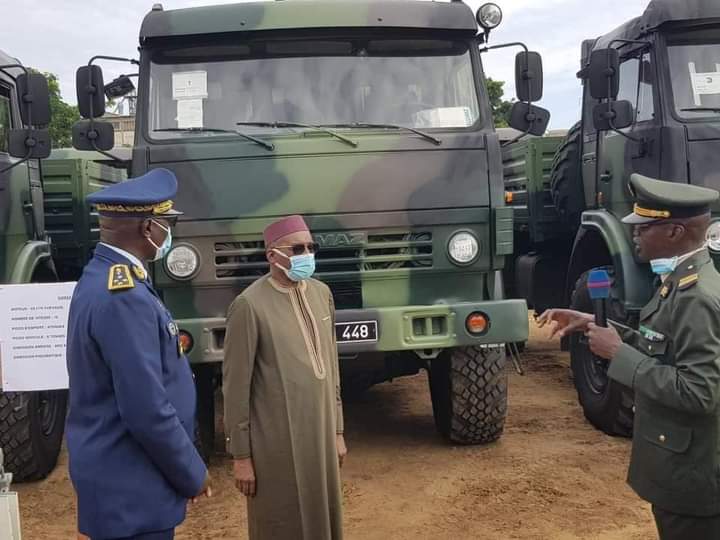 You are currently viewing Le ministre des Forces Armées réceptionne 208 véhicules de combat