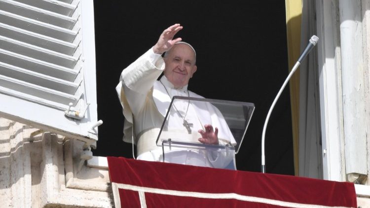 You are currently viewing Le Pape François exhorte à suivre Jésus en se mettant au service aux pauvres