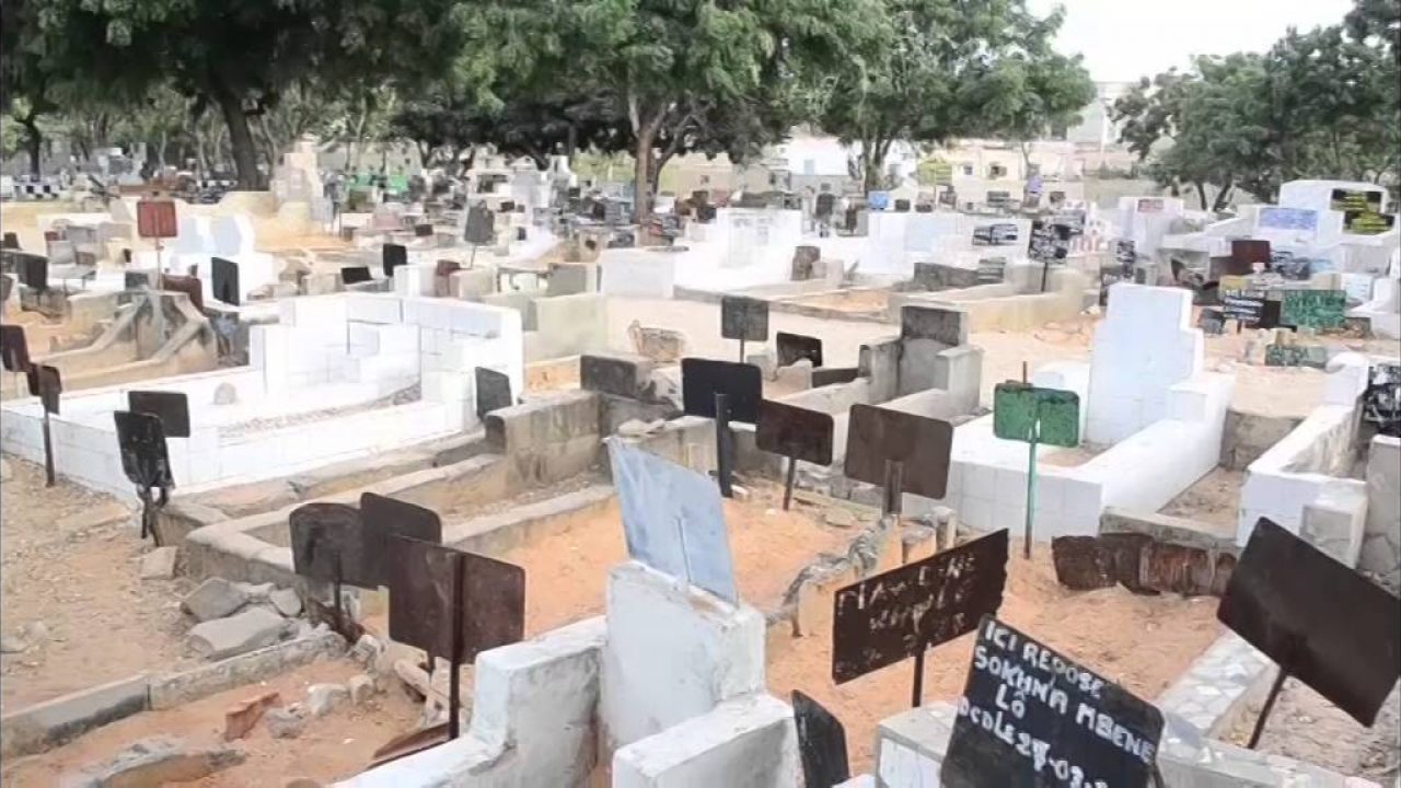 Lire la suite à propos de l’article Vélingara : un bébé découvert mort dans un cimetière