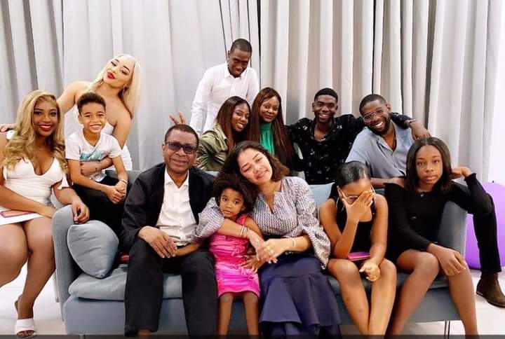 You are currently viewing Photo – Joyeux Noël 2020 avec “Youssou Ndour & family”