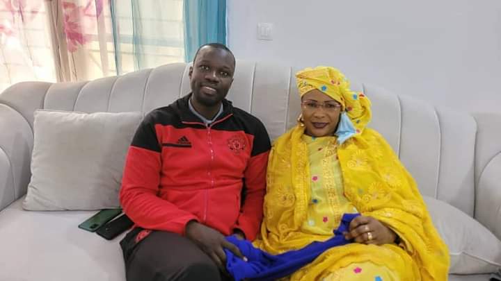 You are currently viewing Photos – Mame Diarra Fam rend visite à Ousmane Sonko