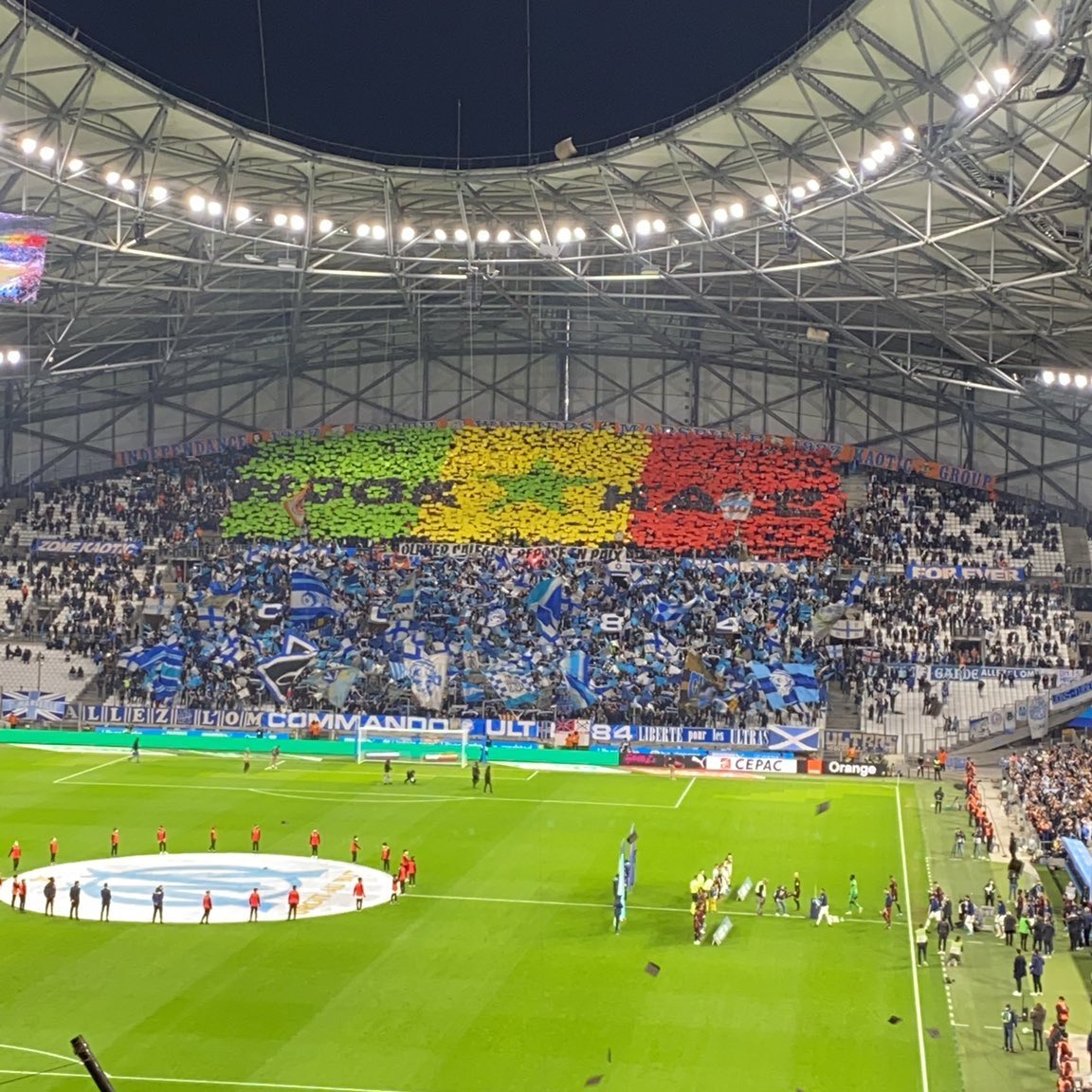 You are currently viewing Marseille-Clermont (0-2) : ce joli tifo qui honore les champions d’Afrique