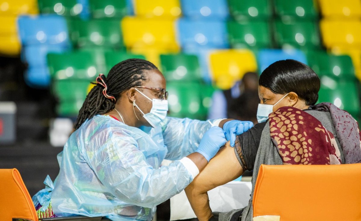 You are currently viewing Covid-19 au Sénégal : 18 cas actifs, 16 guéris, 1 442 173 vaccinés
