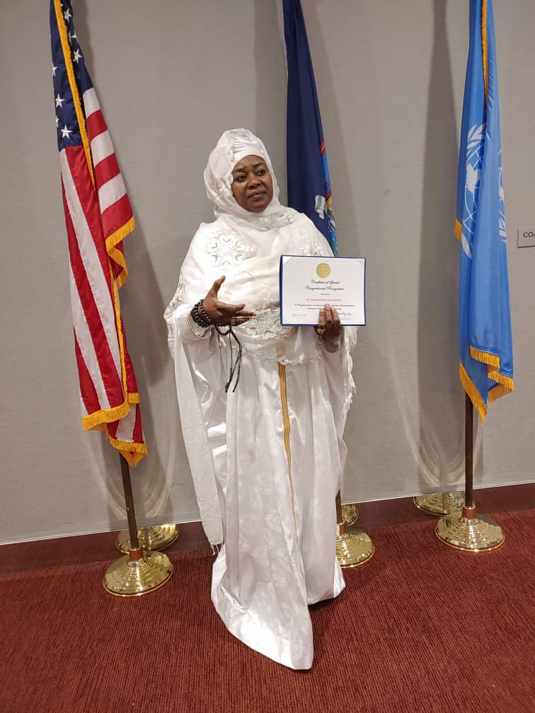 You are currently viewing USA : Adja Moussoukoro Mbaye honorée comme ambassadrice internationale de la solidarité