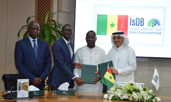 Lire la suite à propos de l’article Trois conventions à 233 milliards FCfa entre le Sénégal et la BID