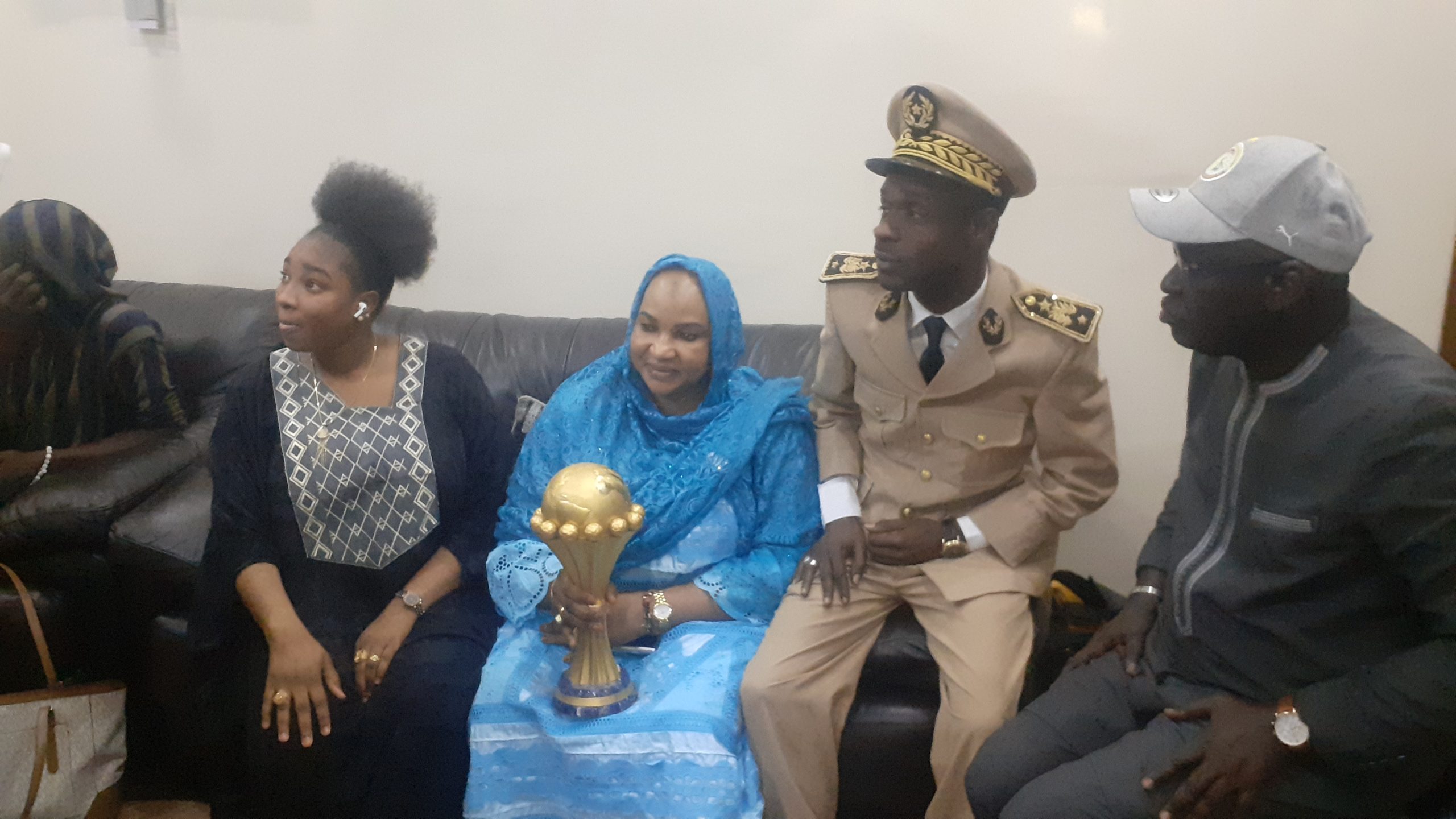 Lire la suite à propos de l’article Trophy Tour à Agnam : ambiance royale chez Farba Ngom