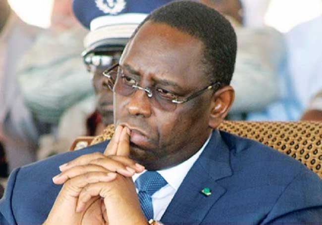 You are currently viewing Bébés morts à Tivaouane : Macky Sall peiné
