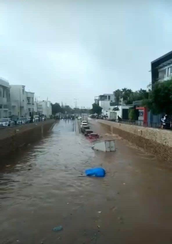 You are currently viewing Dakar inondée par une forte pluie, un mort annoncé