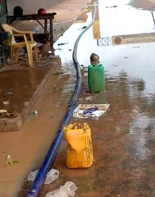 You are currently viewing Après la pluie, l’hôpital de Ourrossogui inondé