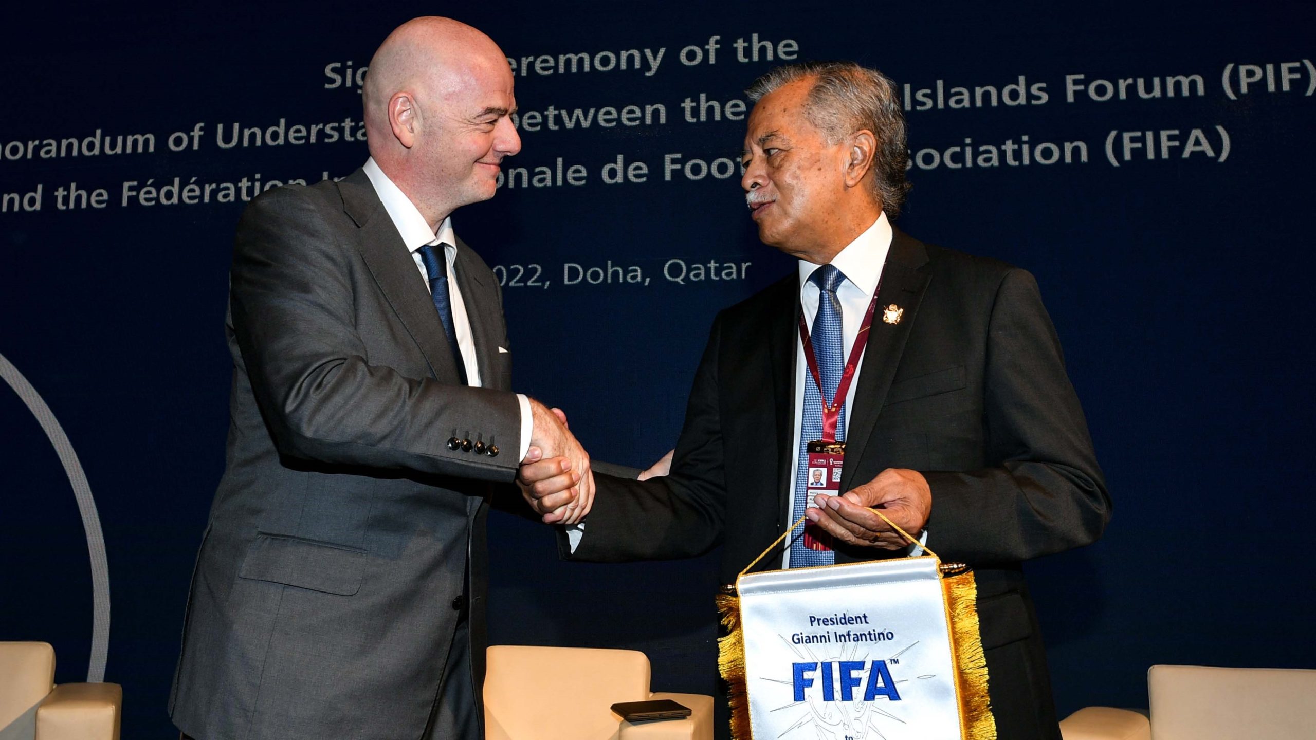 Lire la suite à propos de l’article Le secrétariat du Forum des îles du Pacifique et la FIFA mettent leur partenariat pour le climat en action