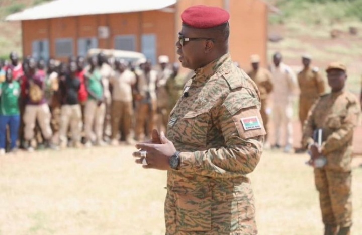 You are currently viewing Burkina : le président appelle le capitaine Traoré à la raison