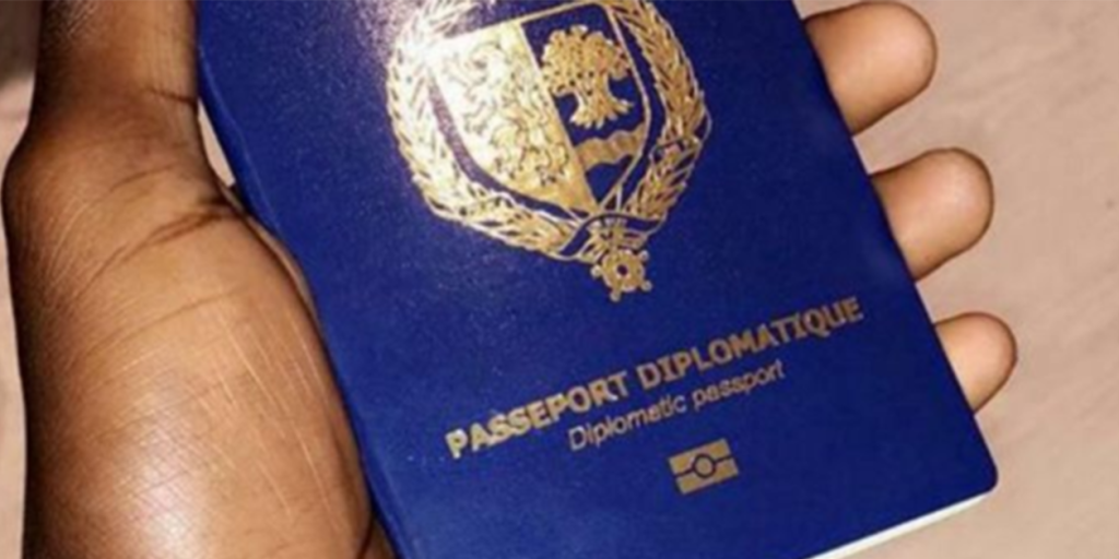 Trafic de passeports diplomatiques : tous les mis en cause prennent un an ferme