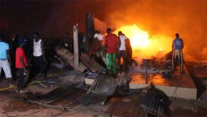 Read more about the article Incendie au marché de Kaolack : un camion malien calciné, 29 cantines ravagées