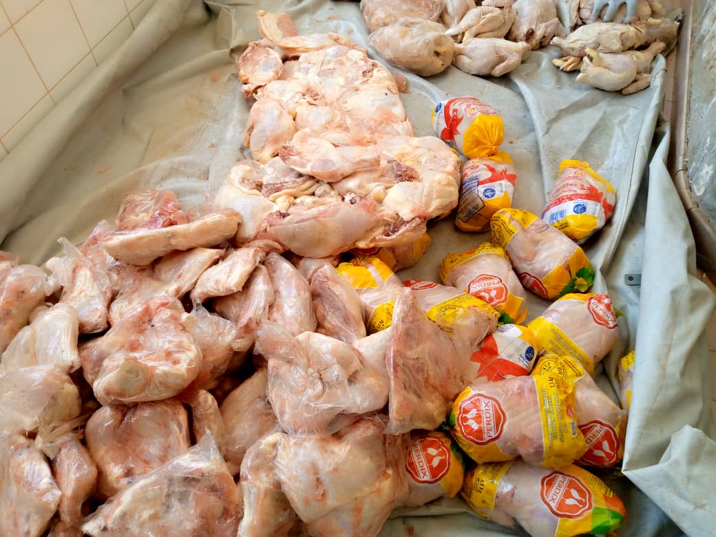 You are currently viewing Kaolack: saisie de poulets et cuisses de poulets impropres à la consommation