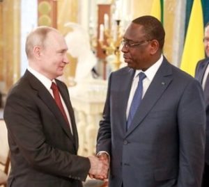 Read more about the article Macky Sall à Poutine : « Garder un couloir de dialogue malgré la guerre »