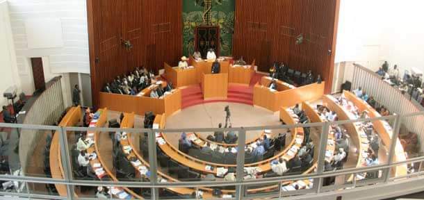 You are currently viewing Assemblée nationale : La loi sur la baisse du taux du parrainage adoptée
