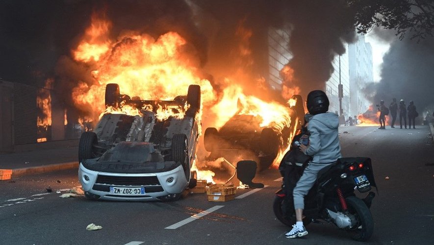 You are currently viewing Reconstructions post-émeutes en France: le Parlement valide un projet de loi d’urgence