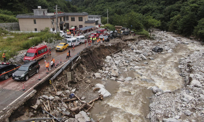 Lire la suite à propos de l’article Glissement de terrain en Chine: le bilan passe de quatre à 21 morts