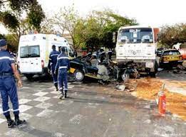 Lire la suite à propos de l’article Ngaye Mekhé-Pire : une collision entre un mini car et un camion fait 3 morts 12 blessés