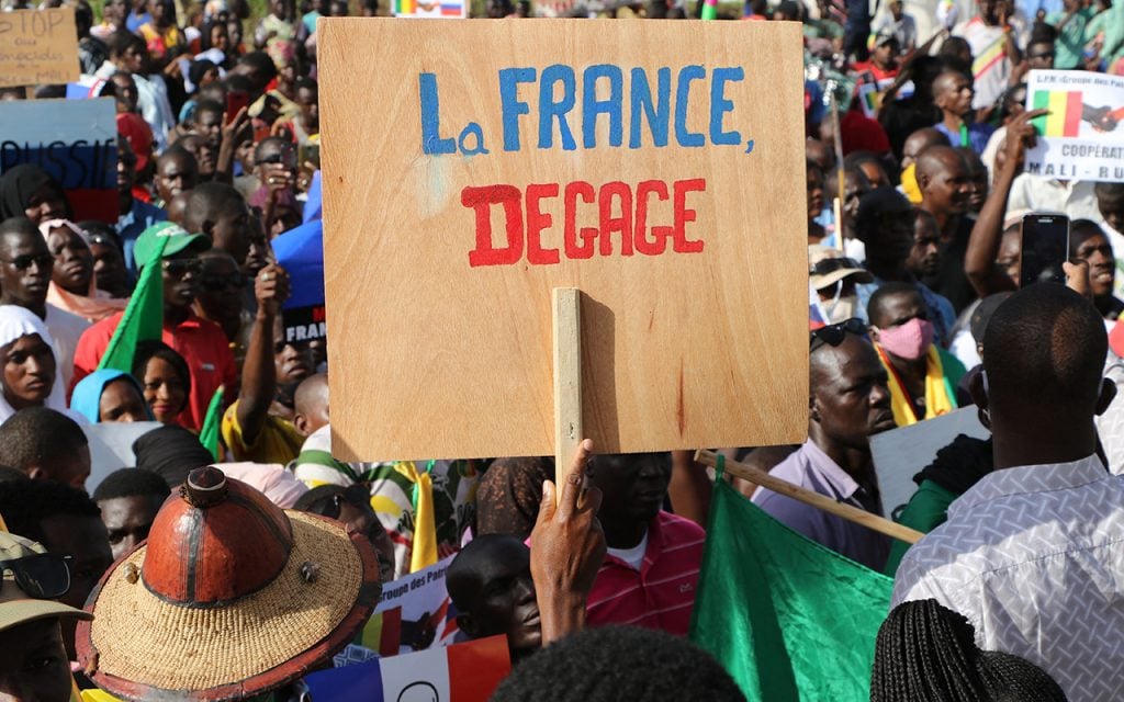 You are currently viewing Tensions : Paris et Bamako suspendent la délivrance de visas (officiel)