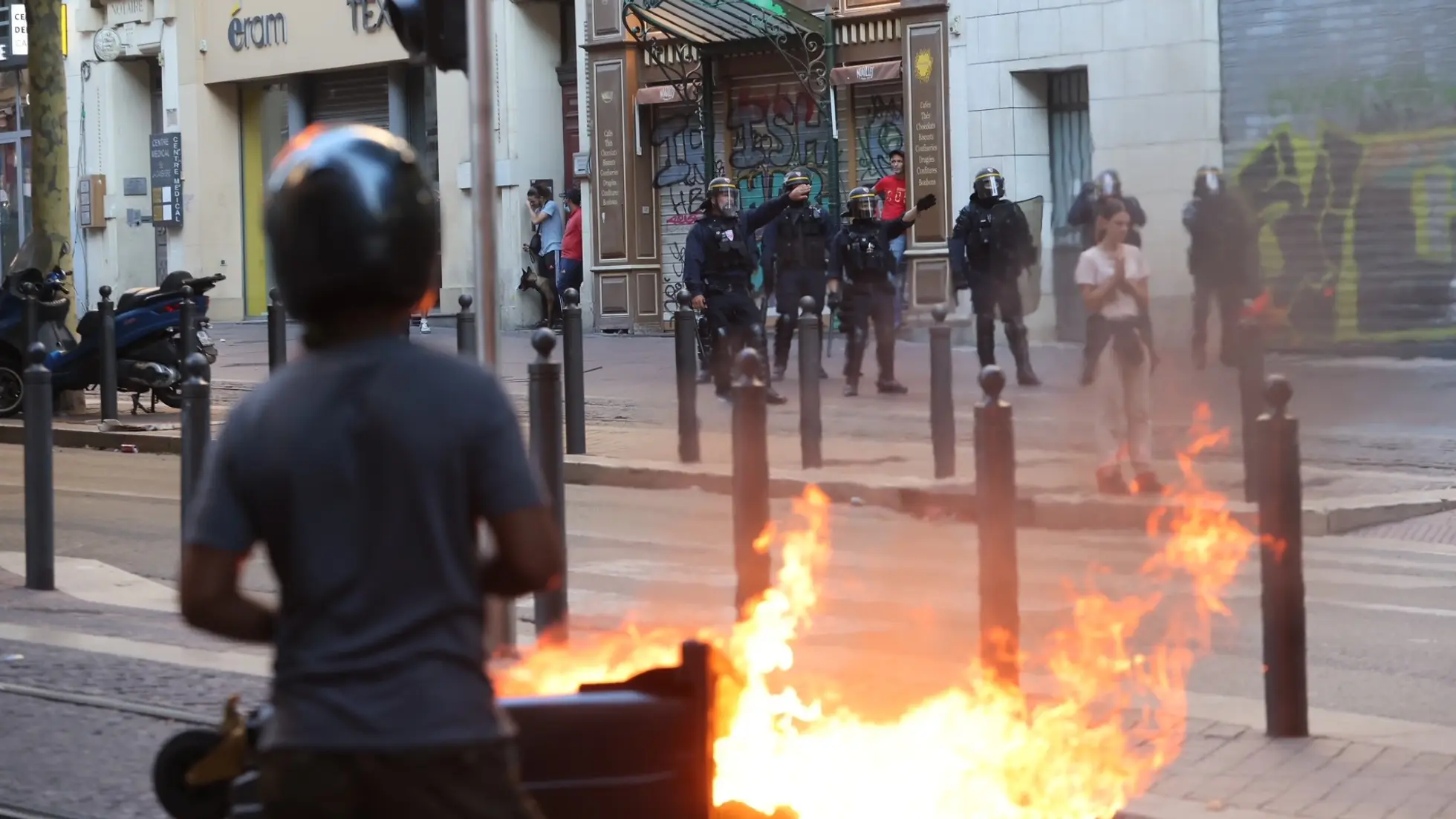 You are currently viewing France : après le décès d’un homme en marge des émeutes à Marseille, cinq policiers du Raid placés en garde à vue