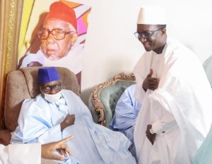 Lire la suite à propos de l’article Tivaouane : Serigne Babacar Sy présente Amadou Ba en « futur président »