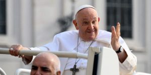 Lire la suite à propos de l’article Le pape évoque la «responsabilité européenne» face à des migrants, qui «n’envahissent pas»