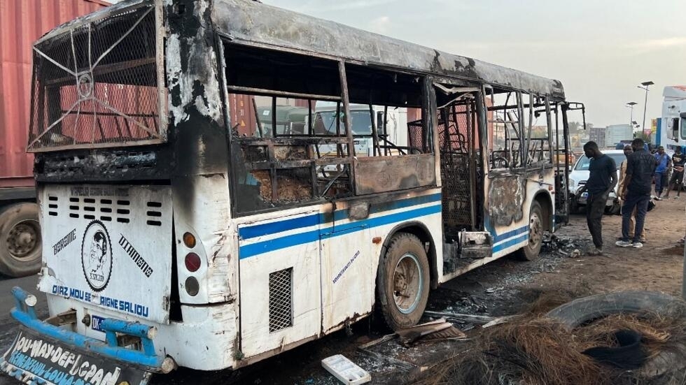 You are currently viewing Attaque mortelle contre un bus à Yarakh : un suspect arrêté aux États-Unis après être passé par le Nicaragua