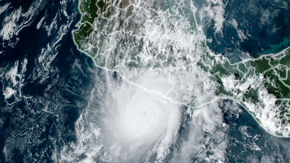 You are currently viewing L’ouragan Otis «potentiellement catastrophique» touche terre à Acapulco au Mexique