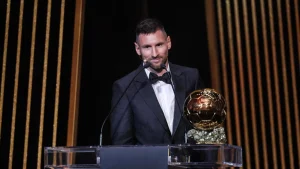Lire la suite à propos de l’article Lionel Messi décroche le Ballon d’Or 2023, son huitième sacre