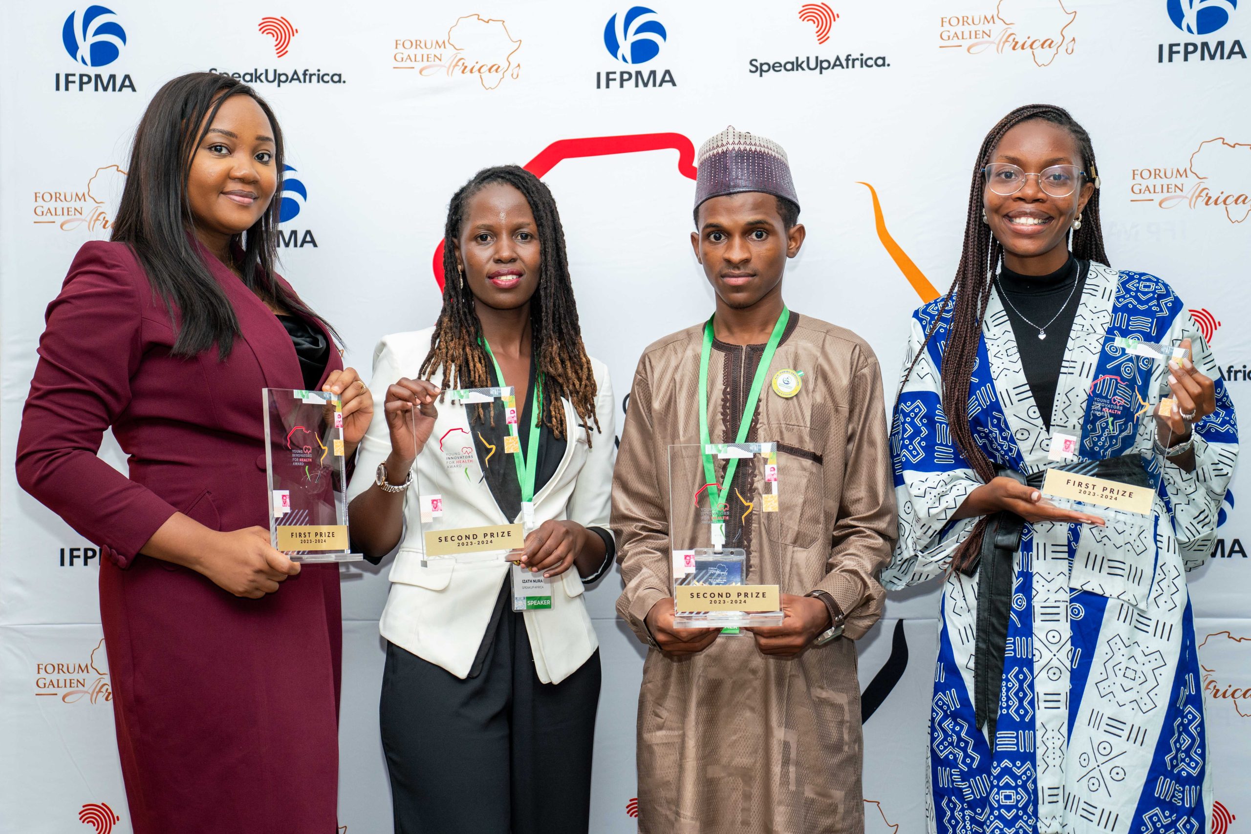 You are currently viewing Quatre personnes reçoivent le Prix des Jeunes Innovateurs Africains pour la Santé pour leur contribution à la couverture sanitaire universelle