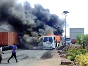 Lire la suite à propos de l’article Incendie du bus Tata à Yarakh : un marabout cueilli par la Section de Recherches