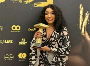 Lire la suite à propos de l’article Tracé Awards : Viviane promue Meilleure artiste féminine de l’Afrique de l’ouest