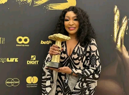 You are currently viewing Tracé Awards : Viviane promue Meilleure artiste féminine de l’Afrique de l’ouest