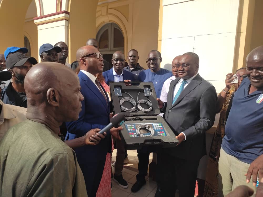 You are currently viewing Stadium Marius Ndiaye : le maire de Dakar offre un tableau magnétique
