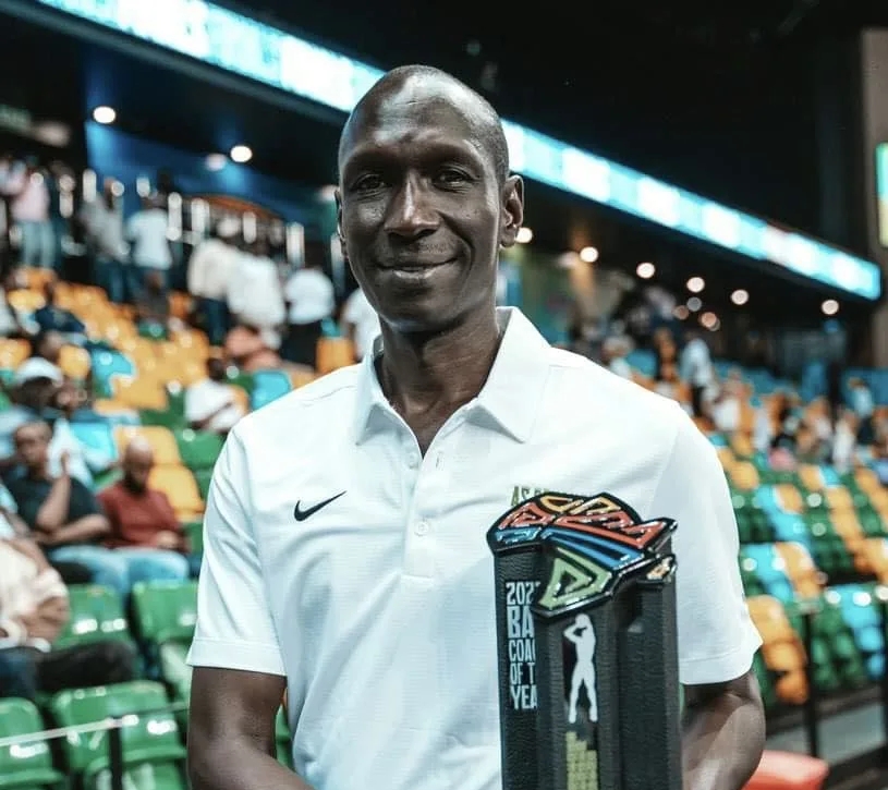 Lire la suite à propos de l’article Et si Mamadou Gueye Pabi était le Meilleur entraîneur de l’Histoire du Basket Sénégalais ? (par Kabir Pène)