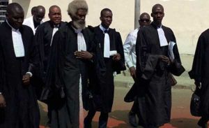 Lire la suite à propos de l’article Retrait fiches de parrainage : les avocats de Sonko saisissent la CENA