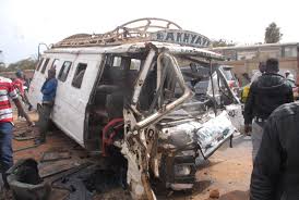 You are currently viewing Kébémer : un car « Ndiaga Ndiaye » percute un poteau électrique et fait 3 morts