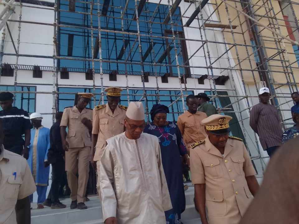You are currently viewing Le ministre Mousa Baldé visite des locaux de l’Université El Hadji Ibrahima Niasse de Sine Saloum (Mbadakhoune)