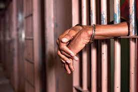 Lire la suite à propos de l’article Prison de Tivaouane : 2 détenus s’évadent à l’aide d’une chaise, l’un toujours introuvable