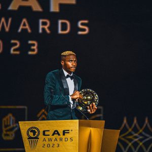Lire la suite à propos de l’article Ballon d’or africain : Victor Oshimen succède à Sadio Mané, Lamine Camara sacré Jeune joueur de l’année