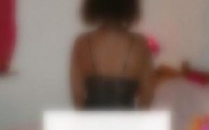 Lire la suite à propos de l’article Ross Béthio : le boutiquier filme ses états sexuels avec la mariée et la vidéo fait le tour du lycée