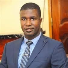 Lire la suite à propos de l’article Mamadou Gueye, directeur des Domaines : « L’État ne vend pas des terrains sur le site de l’ancienne piste »