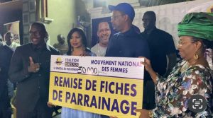 Lire la suite à propos de l’article Coalition Diao 2024 : les femmes de Dakar collectent 35 000 parrainages et 5 millions FCfa pour la caution